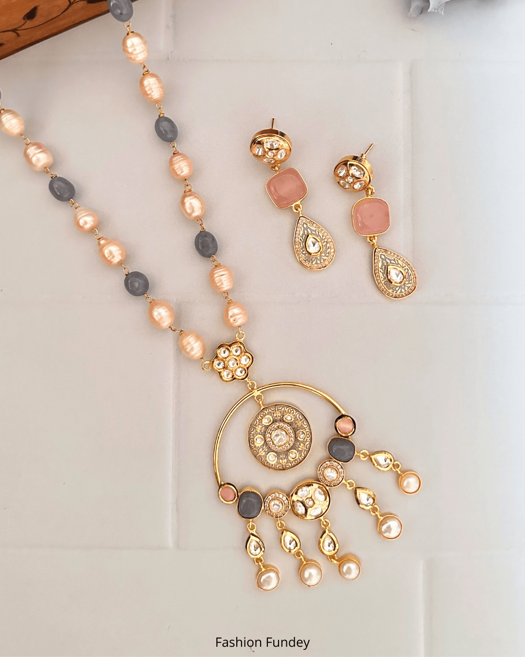 Grey Pink Kainaat Pearl Pendant