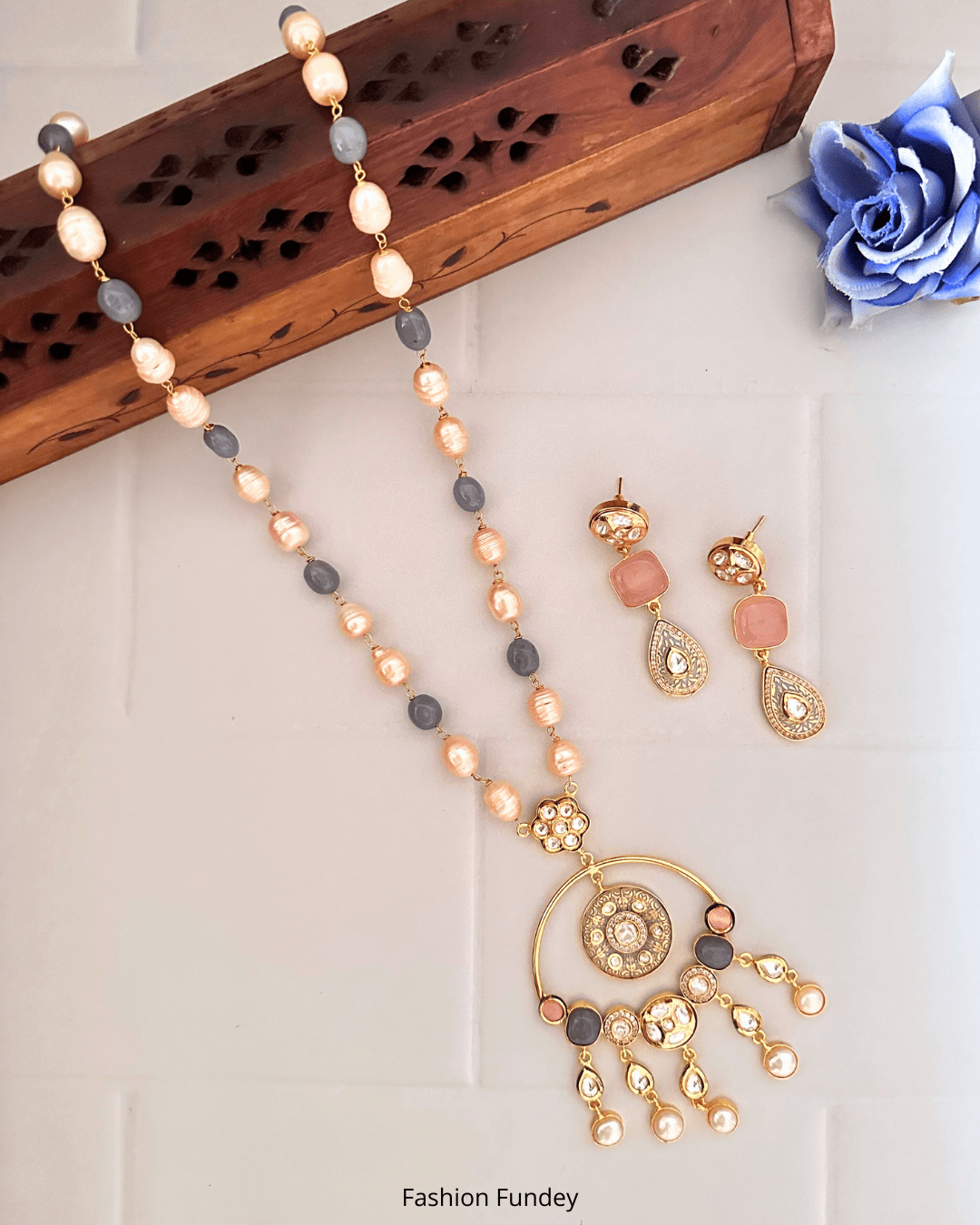 Grey Pink Kainaat Pearl Pendant