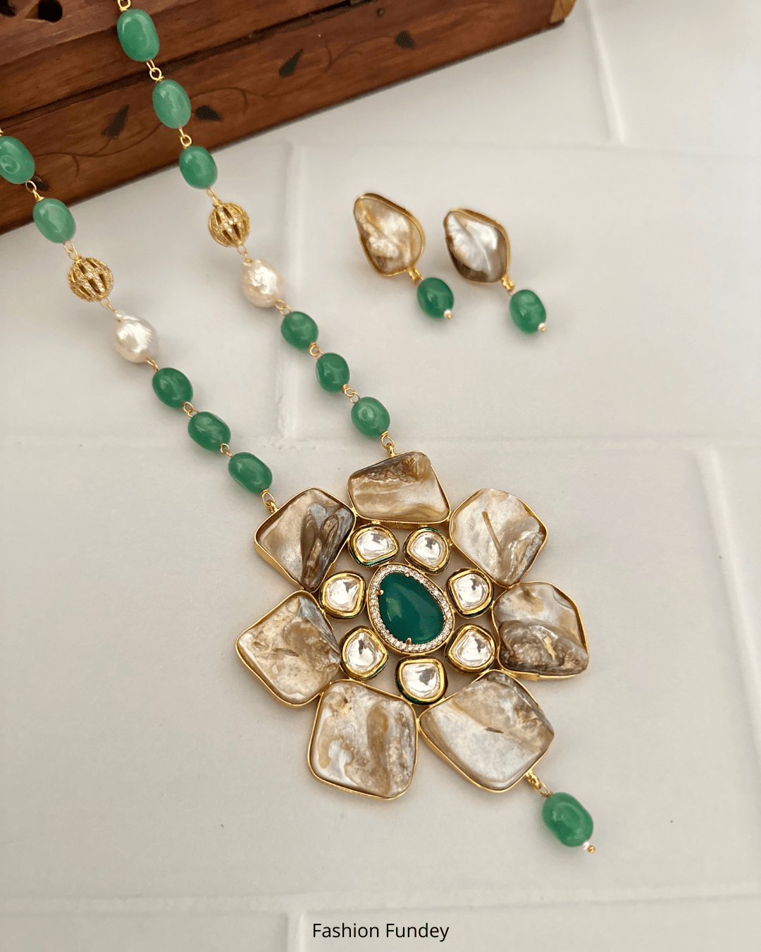 Green Maanvi Pearl Pendant