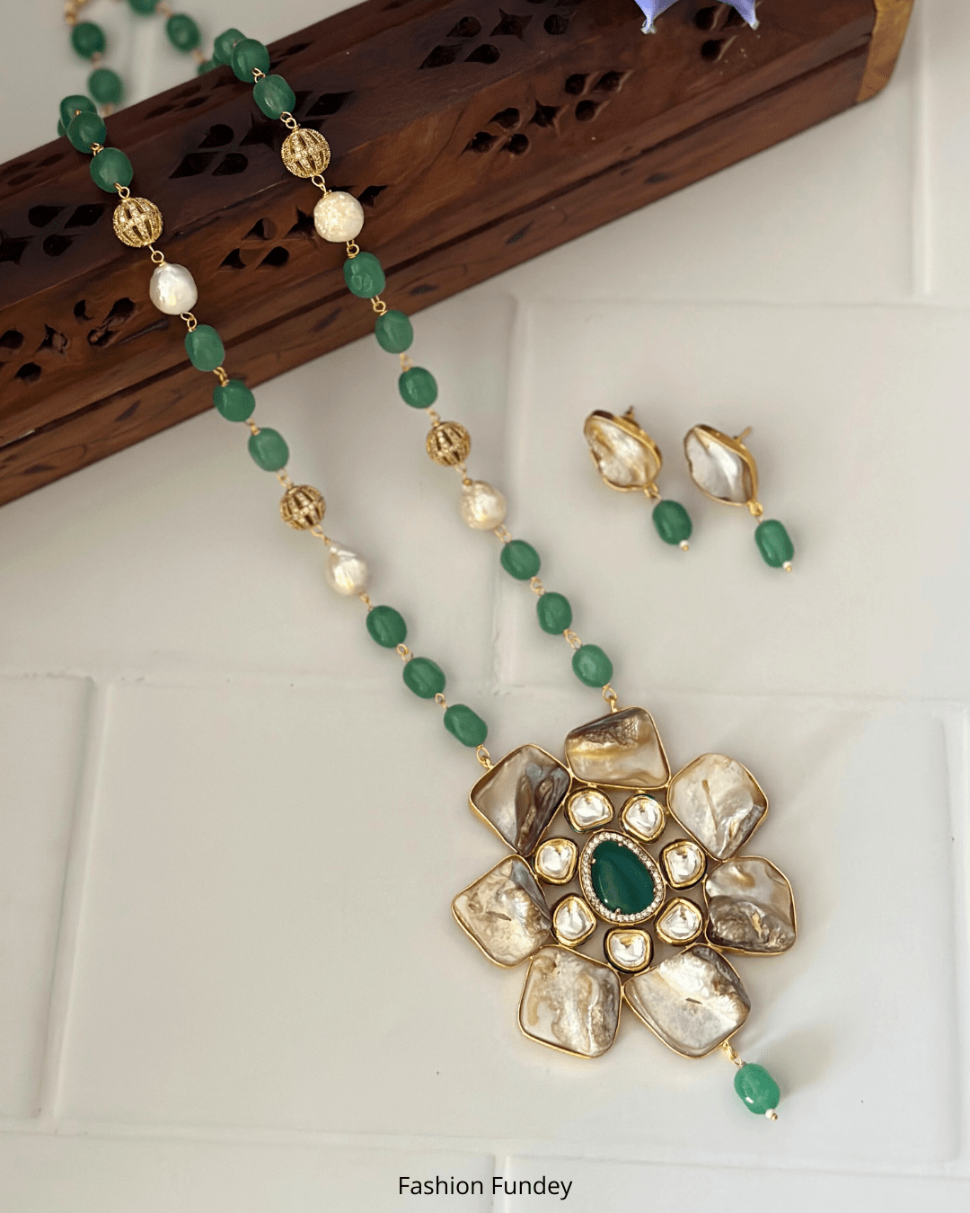 Green Maanvi Pearl Pendant