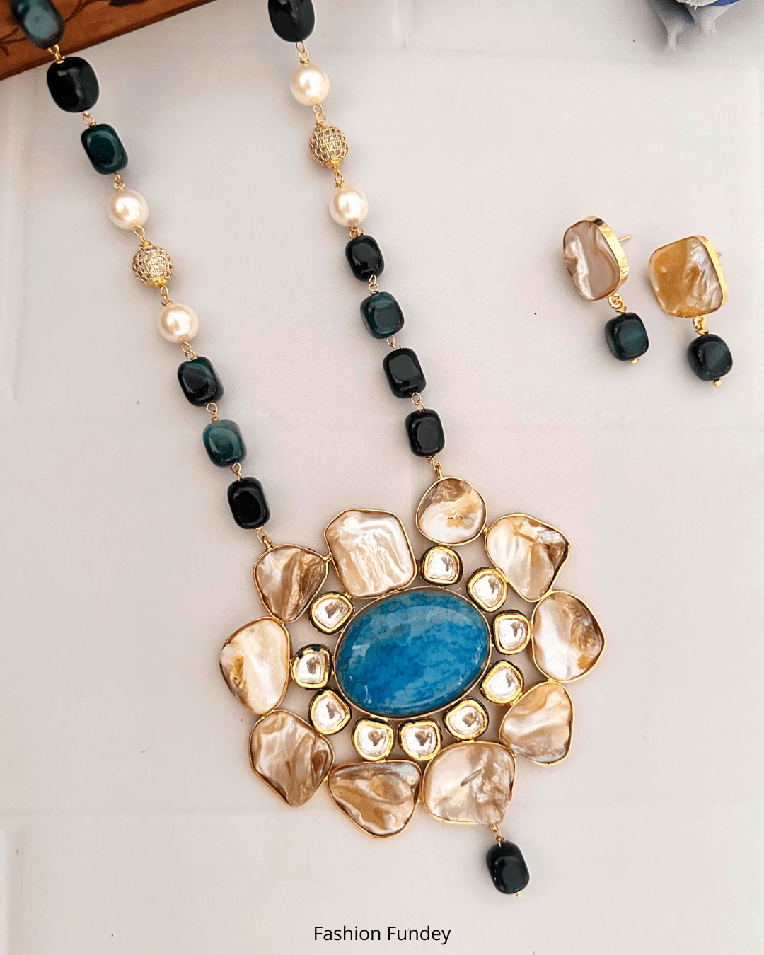 Blue Parineeti Pearl Pendant