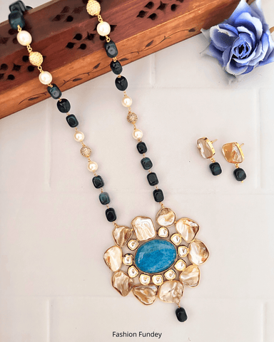 Blue Parineeti Pearl Pendant