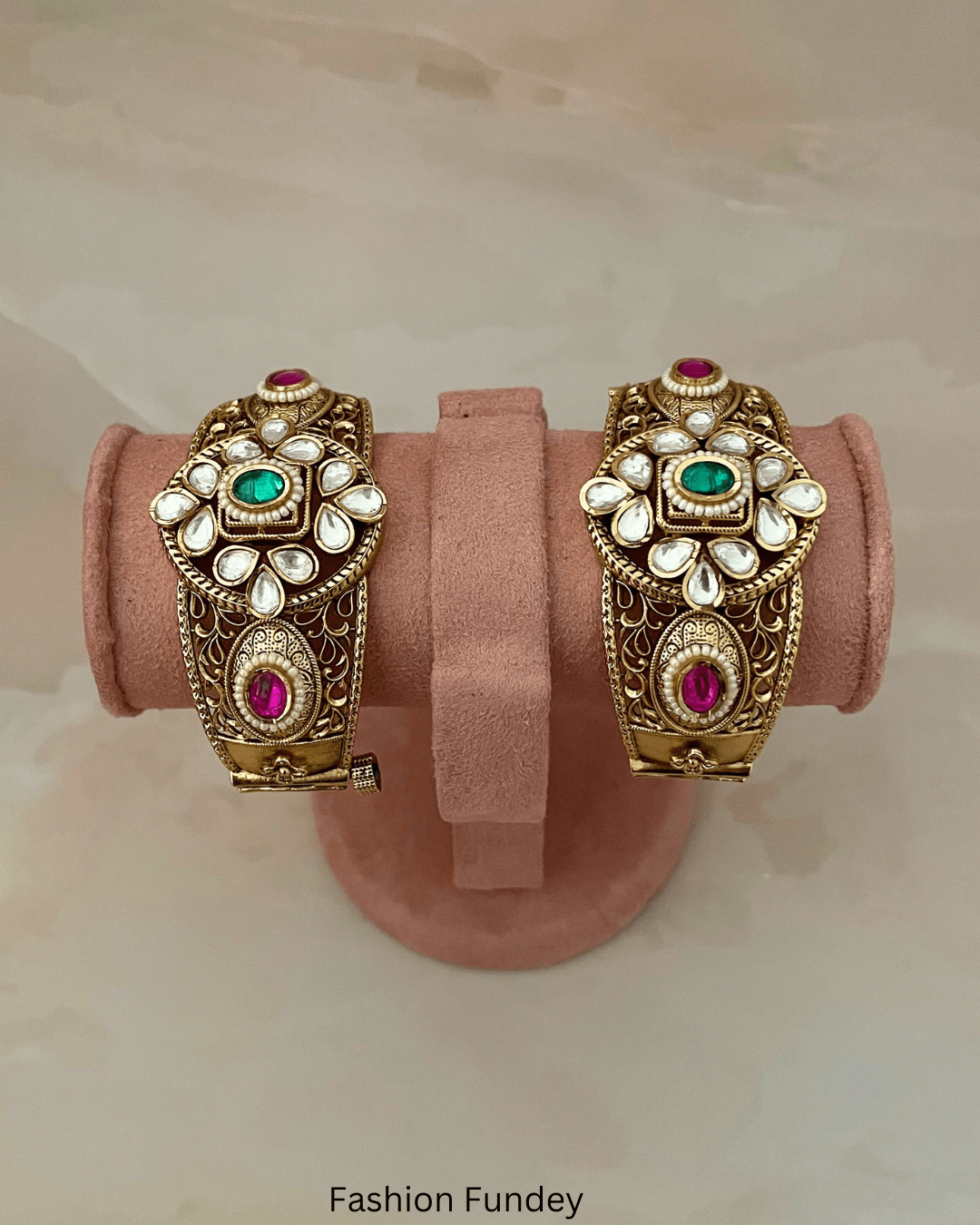 Red Green Swapna Rajwada Kada