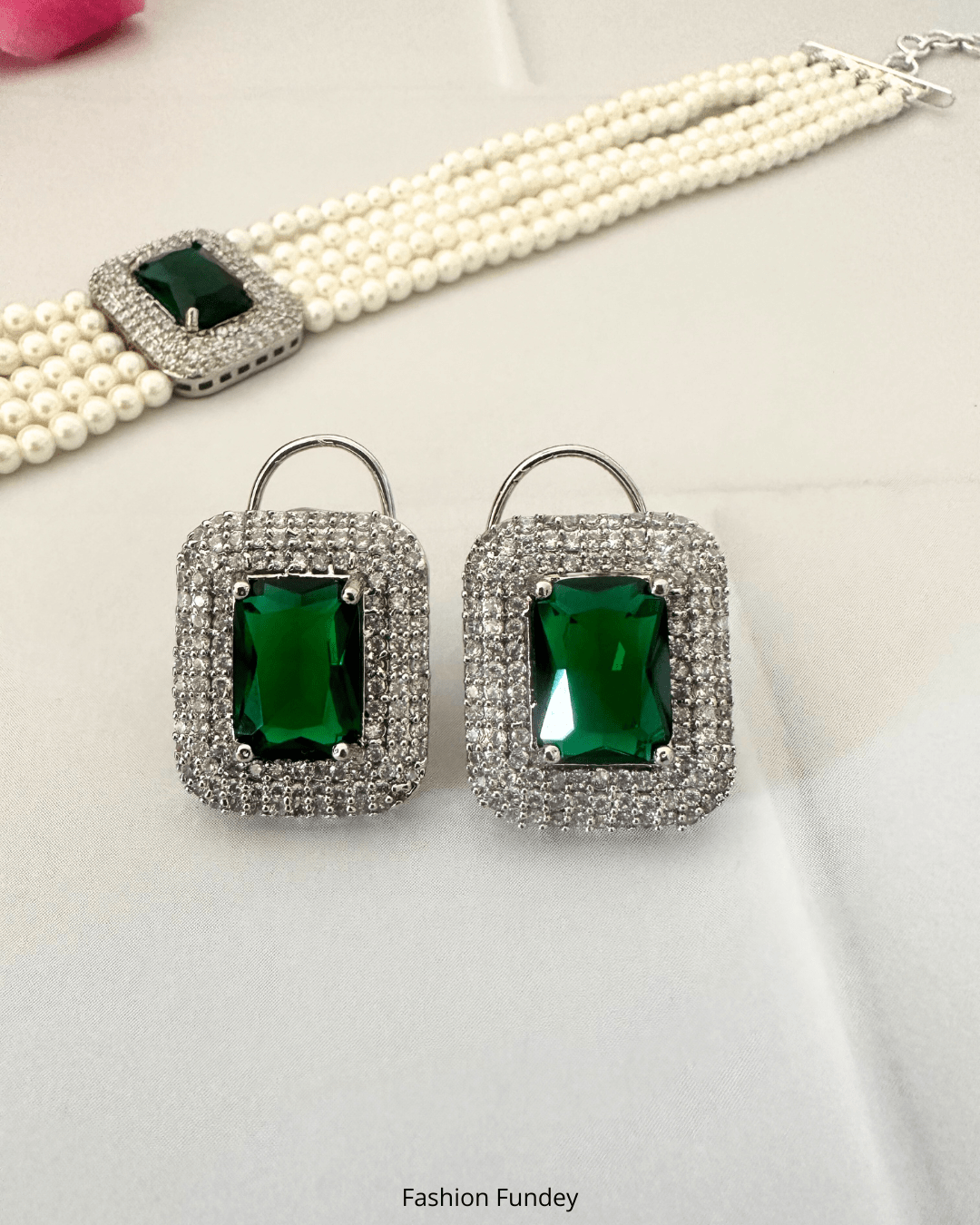 Green Raas Pearl Choker