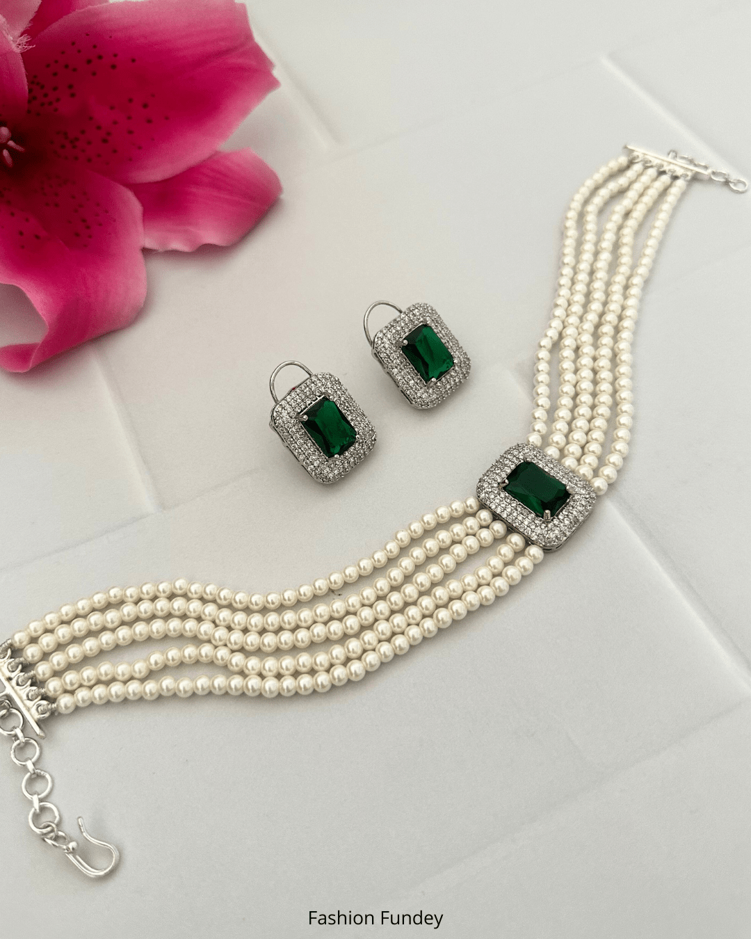 Green Raas Pearl Choker