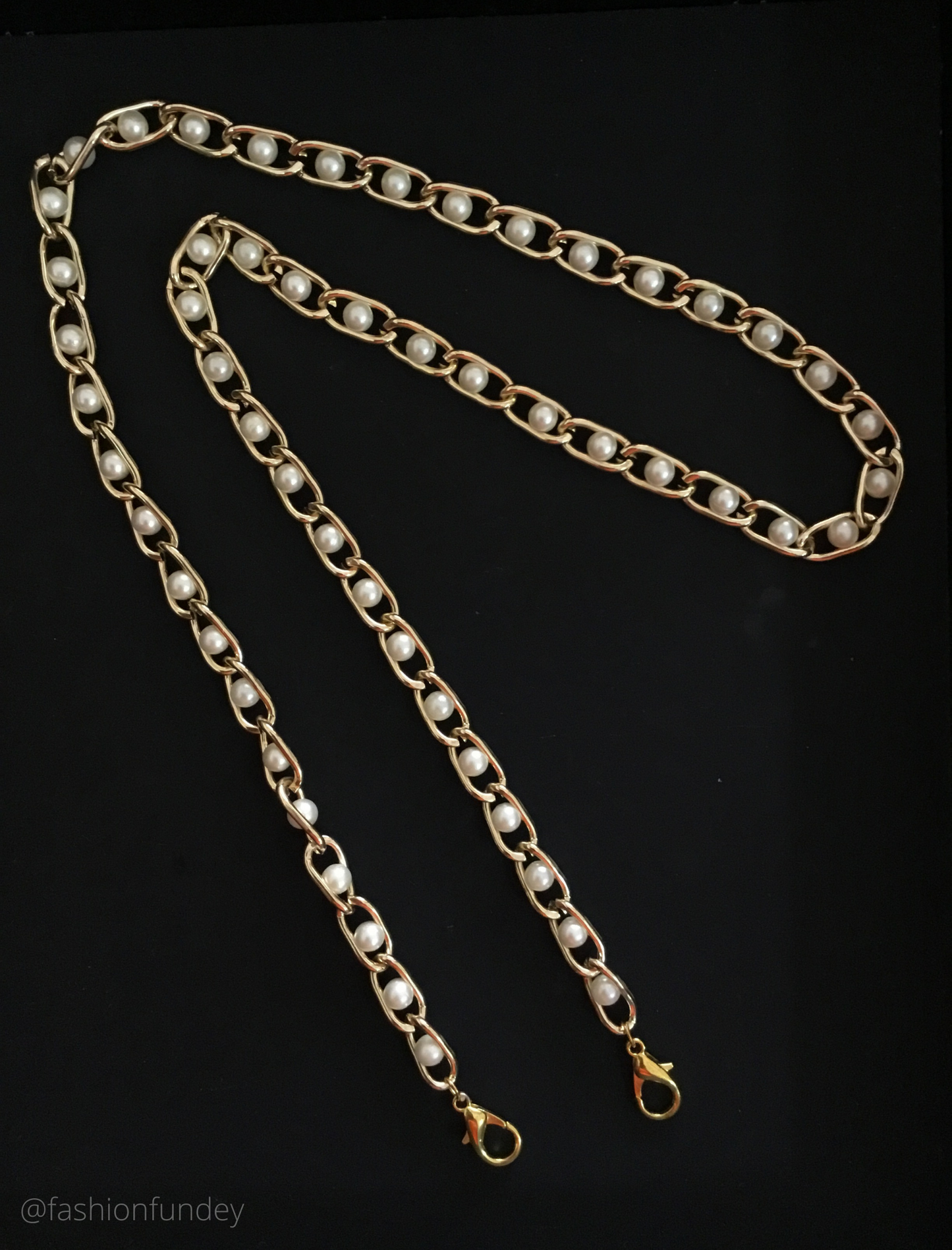 PEARL ARIEL MASK CHAIN