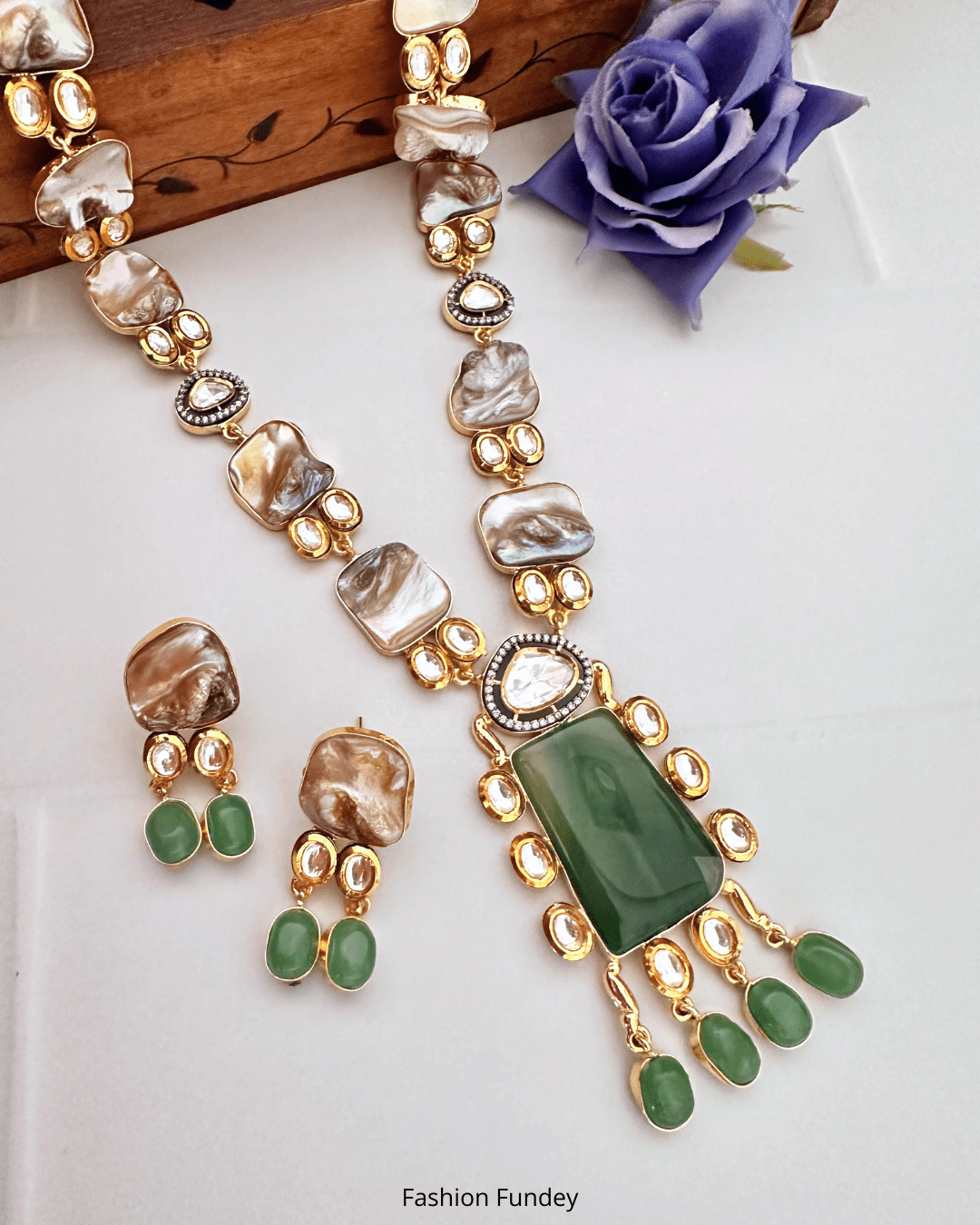 Green Jheel Pearl Pendant